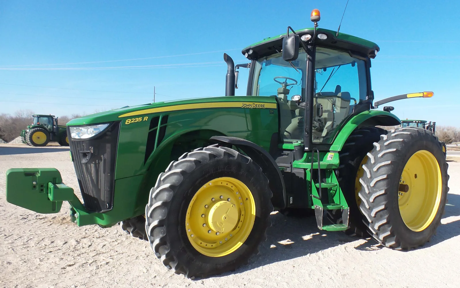 2013 John Deere 8235R MFWD